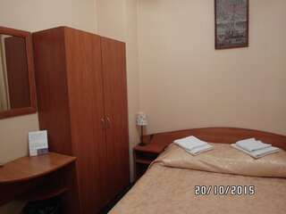 Гостевой дом Никита Санкт-Петербург  Бюджетный  номер с 2  кроватями и общей ванной комнатой-2